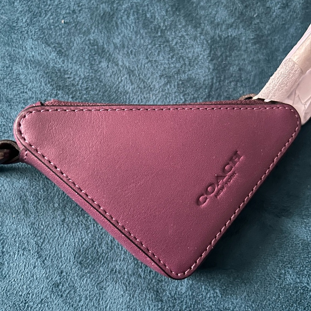 Triangular coin purse
